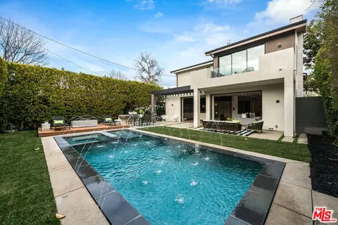 Exterior - 11241 Valley Spring Ln, North Hollywood, CA 91602 photo 10 of 16