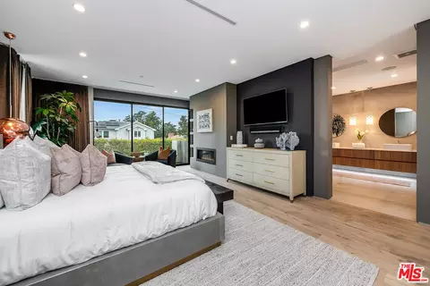 Bedroom - 11241 Valley Spring Ln, North Hollywood, CA 91602 photo 3 of 5