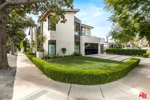 Exterior - 11241 Valley Spring Ln, North Hollywood, CA 91602 photo 13 of 16