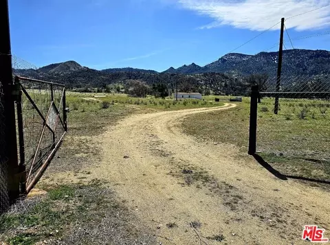 14526 Caliente Creek Rd, Caliente, CA 93518 photo 2