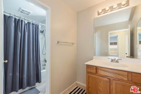 Bath - 268 Galway Ln, Simi Valley, CA 93065 photo 3 of 3