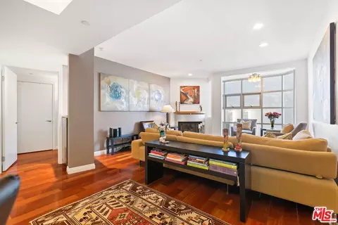 171 N Church Ln #511, Los Angeles, CA 90049