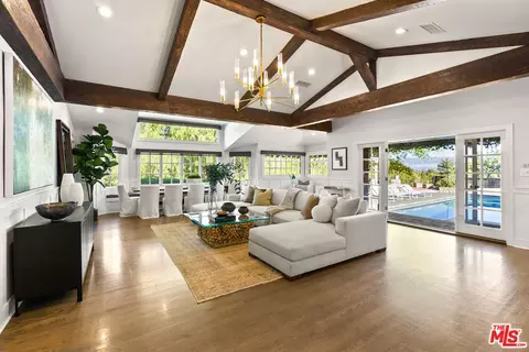 4880 Corbin Ave, Tarzana, CA 91356