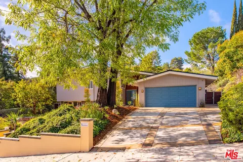 21820 Ulmus Dr, Woodland Hills, CA 91364