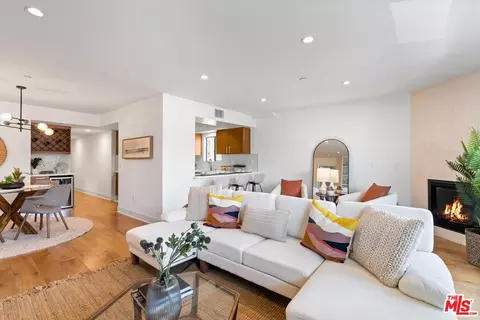 11715 Goshen Ave #203, Los Angeles, CA 90049