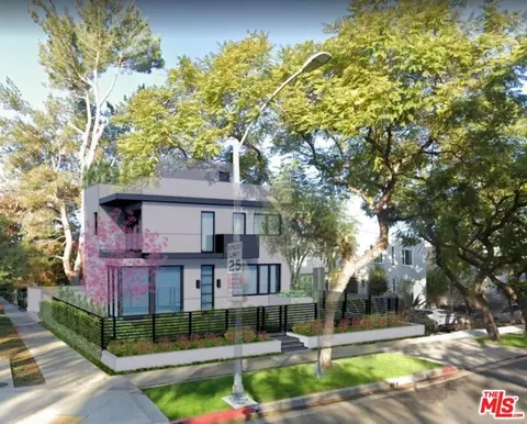 331 N Oakhurst Dr, Beverly Hills, CA 90210