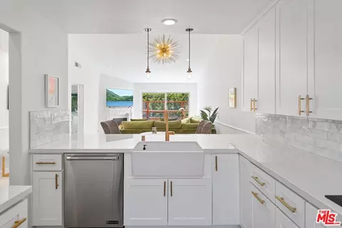 229 Villa Point Dr, Newport Beach, CA 92660
