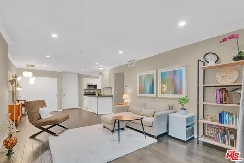 7119 Raintree Cir, Culver City, CA 90230