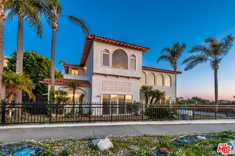 7850 Zayanta Dr, Playa Del Rey, CA 90293