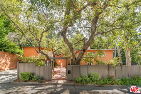 5646 Valley Oak Dr, Los Angeles, CA 90068