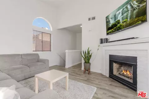18730 Vista Del Canon #F, Newhall, CA 91321