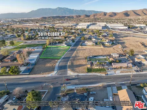 5011 Cedar St, Jurupa Valley, CA 92509