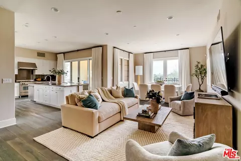 23500 Park Sorrento #C42, Calabasas, CA 91302