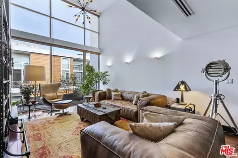 6735 Yucca St #510, Los Angeles, CA 90028