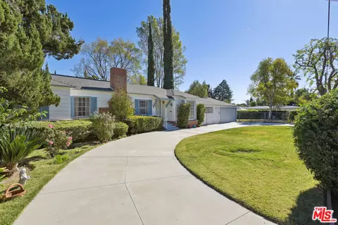 8422 Eton Ave, Canoga Park, CA 91304