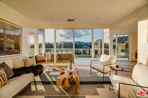 2735 Hollyridge Dr, Los Angeles, CA 90068