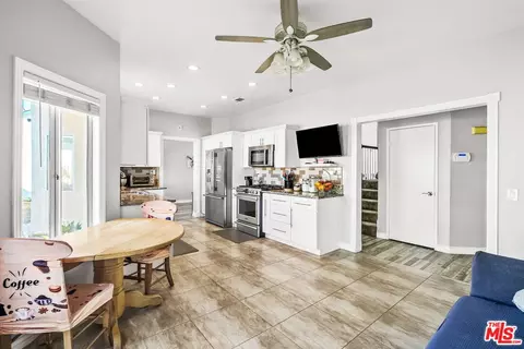 Entry Way - 20149 Fallen Leaf Dr, Perris, CA 92570 photo 3 of 6
