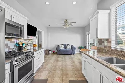Kitchen - 20149 Fallen Leaf Dr, Perris, CA 92570 photo 2 of 2