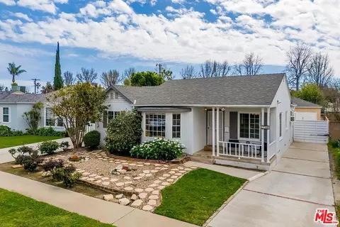 17340 Hamlin St, Lake Balboa, CA 91406