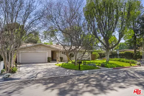 23244 Friar St, Woodland Hills, CA 91367