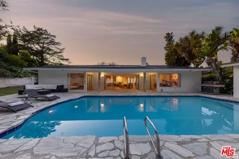 3700 Regal Vista Dr, Sherman Oaks, CA 91403