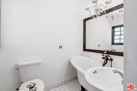 7421 Hatillo Ave, Winnetka, CA 91306 photo 13