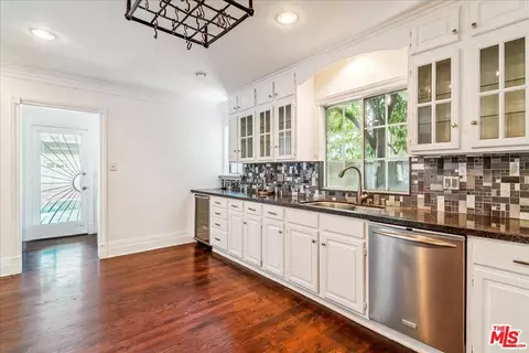 7421 Hatillo Ave, Winnetka, CA 91306 photo 9