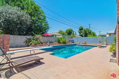 7421 Hatillo Ave, Winnetka, CA 91306 photo 21