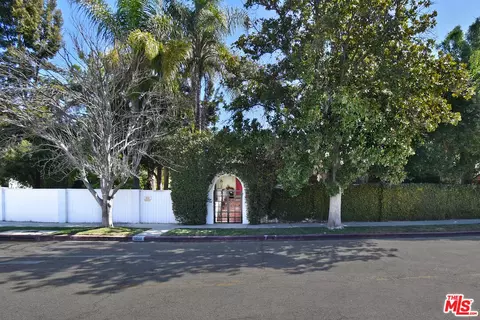 4262 Woodcliff Rd, Sherman Oaks, CA 91403