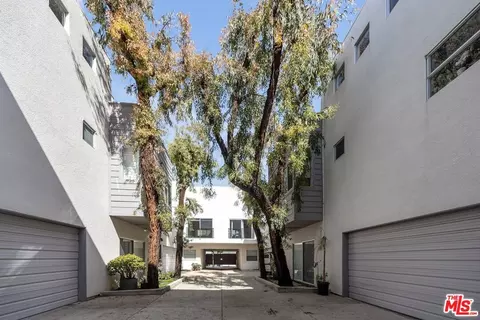 Exterior - 710 4th Ave #1, Venice, CA 90291 photo 2 of 4