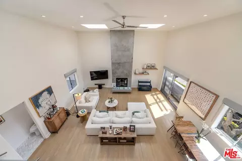 Living - 710 4th Ave #1, Venice, CA 90291 photo 2 of 3