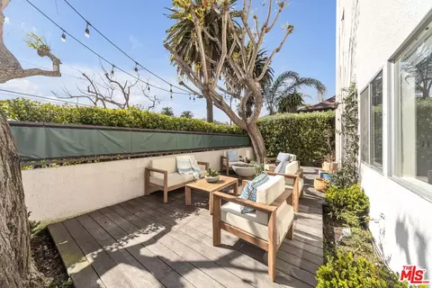 Exterior - 710 4th Ave #1, Venice, CA 90291 photo 3 of 4