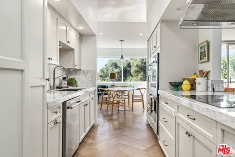 1015 N Kings Rd #312, West Hollywood, CA 90069