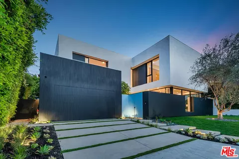 12212 Octagon St, Los Angeles, CA 90049