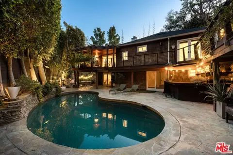 2715 La Cuesta Dr, Los Angeles, CA 90046