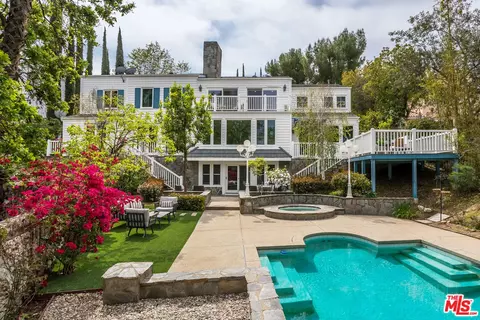 22353 N Summit Ridge Cir, Chatsworth, CA 91311