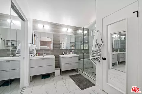 Bath - 31718 Corte Cardenas, Temecula, CA 92592 photo 2 of 4