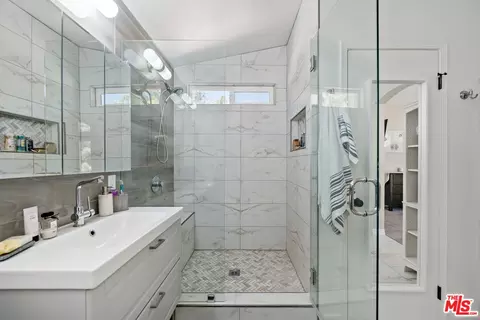 Bath - 31718 Corte Cardenas, Temecula, CA 92592 photo 3 of 4