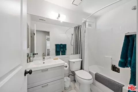 Bath - 31718 Corte Cardenas, Temecula, CA 92592 photo 4 of 4
