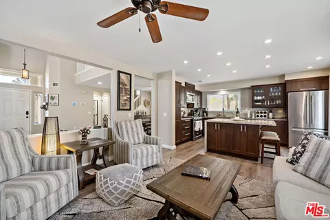 Living - 31718 Corte Cardenas, Temecula, CA 92592 photo 3 of 4