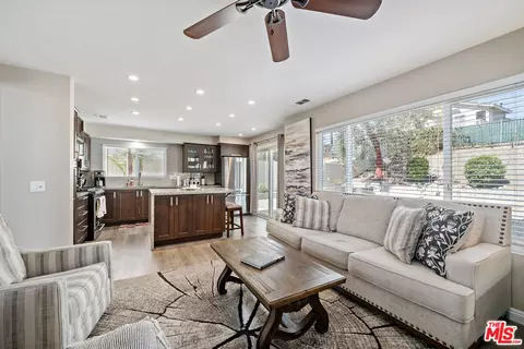 Living - 31718 Corte Cardenas, Temecula, CA 92592 photo 4 of 4