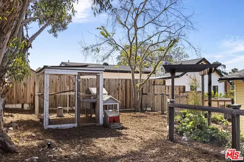 10536 Pinewood Ave, Tujunga, CA 91042 photo 32