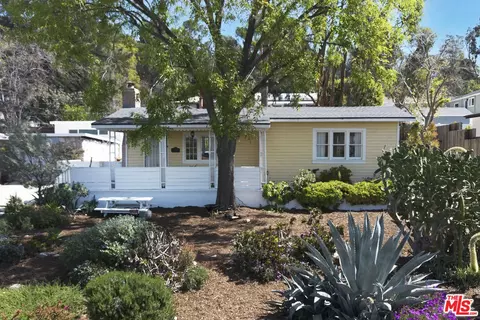 10536 Pinewood Ave, Tujunga, CA 91042