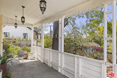 10536 Pinewood Ave, Tujunga, CA 91042 photo 3
