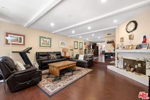 17832 Margate St, Encino, CA 91316