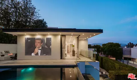 2827 Las Alturas St, Los Angeles, CA 90068