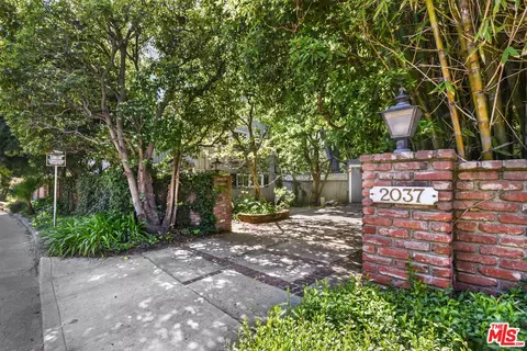2037 Benedict Canyon Dr, Beverly Hills, CA 90210