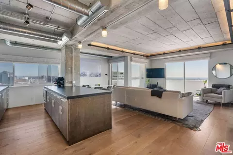 7250 Franklin Ave #817, Los Angeles, CA 90046