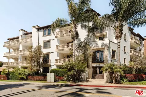 11715 Chenault St #104, Los Angeles, CA 90049