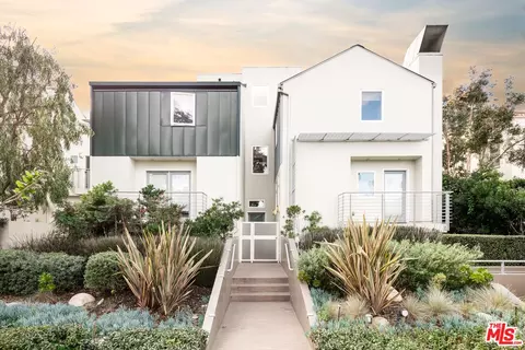 938 Lincoln Blvd #4, Santa Monica, CA 90403